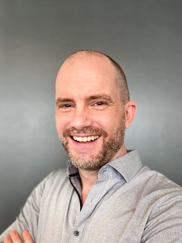 Heilpraktiker christopher bellafiore: let's go! Osteopathie und chiropraktik in würzburg: einfach lächeln!